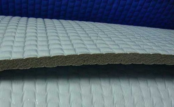 Популярны и подложки из полиуретана, который считается более прочным и упругим материалом