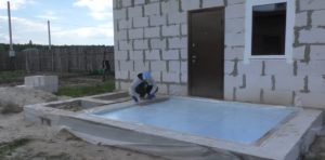Шаг 9. Укладка армирующей сетки