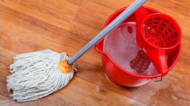 смываем раствор соды и моющее средство чистой водой и оставляем сохнуть